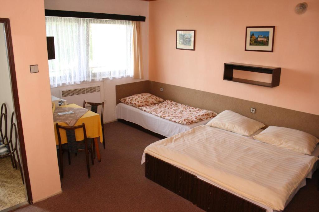 Bungalovy A Ubytovani Ratiborice- Zlic Ceska Skalice Room photo