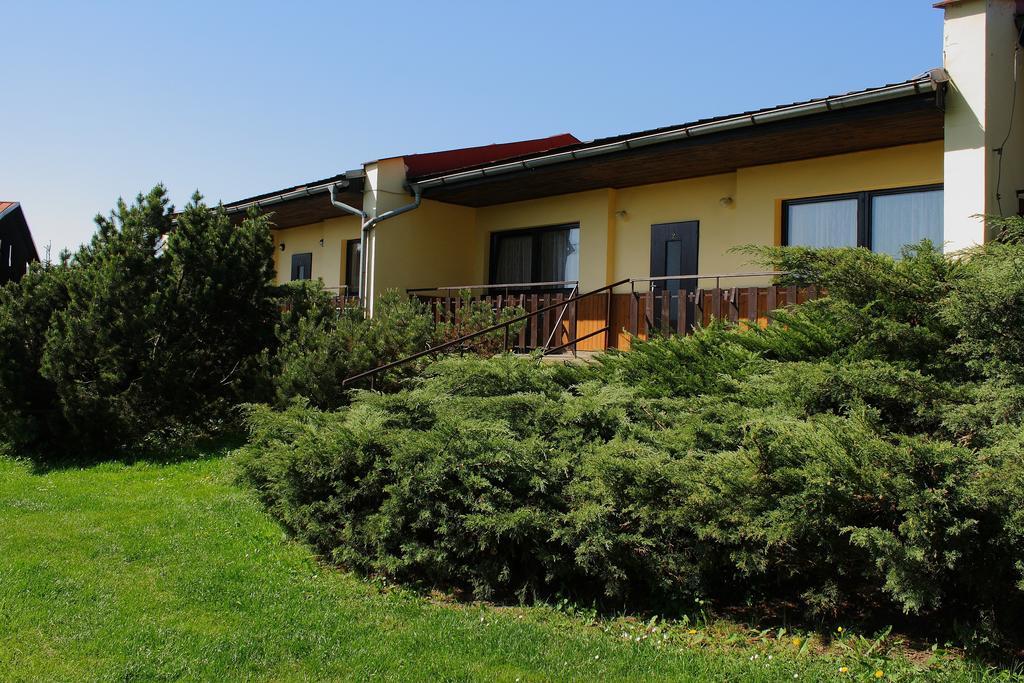 Bungalovy A Ubytovani Ratiborice- Zlic Ceska Skalice Exterior photo